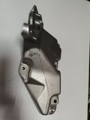 Кронштейн опори двигателя MERCEDES A2732231104